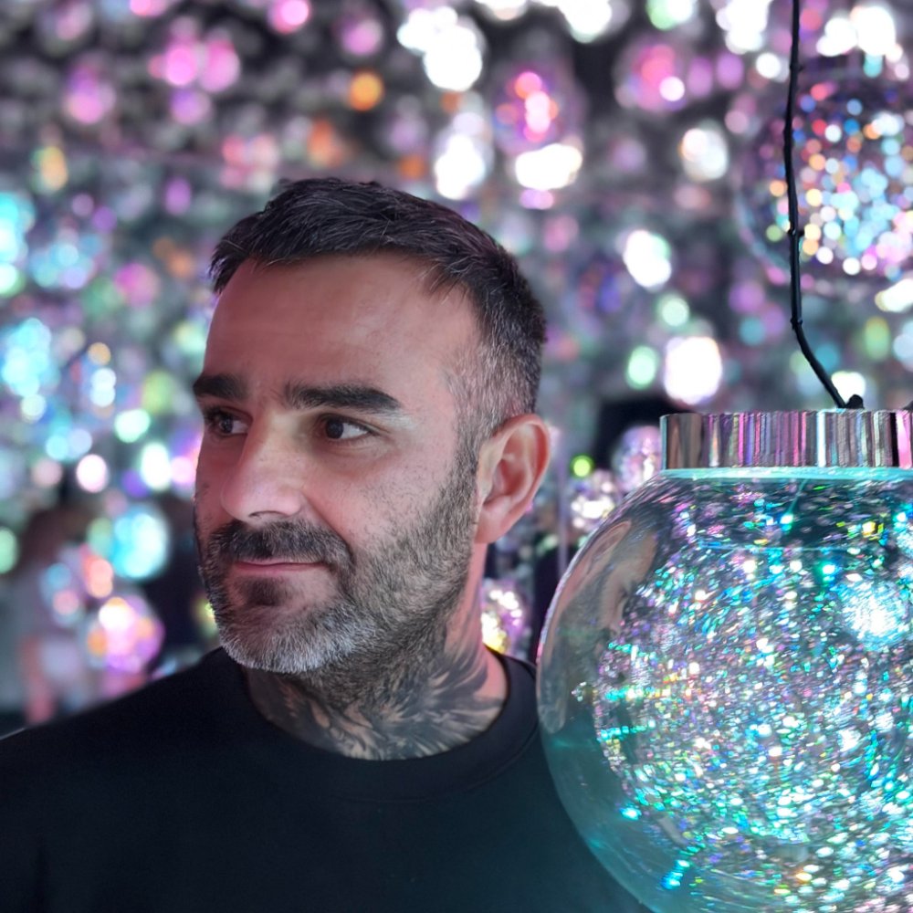 Portrait of Julien Jimenez, founder of PupRoutr